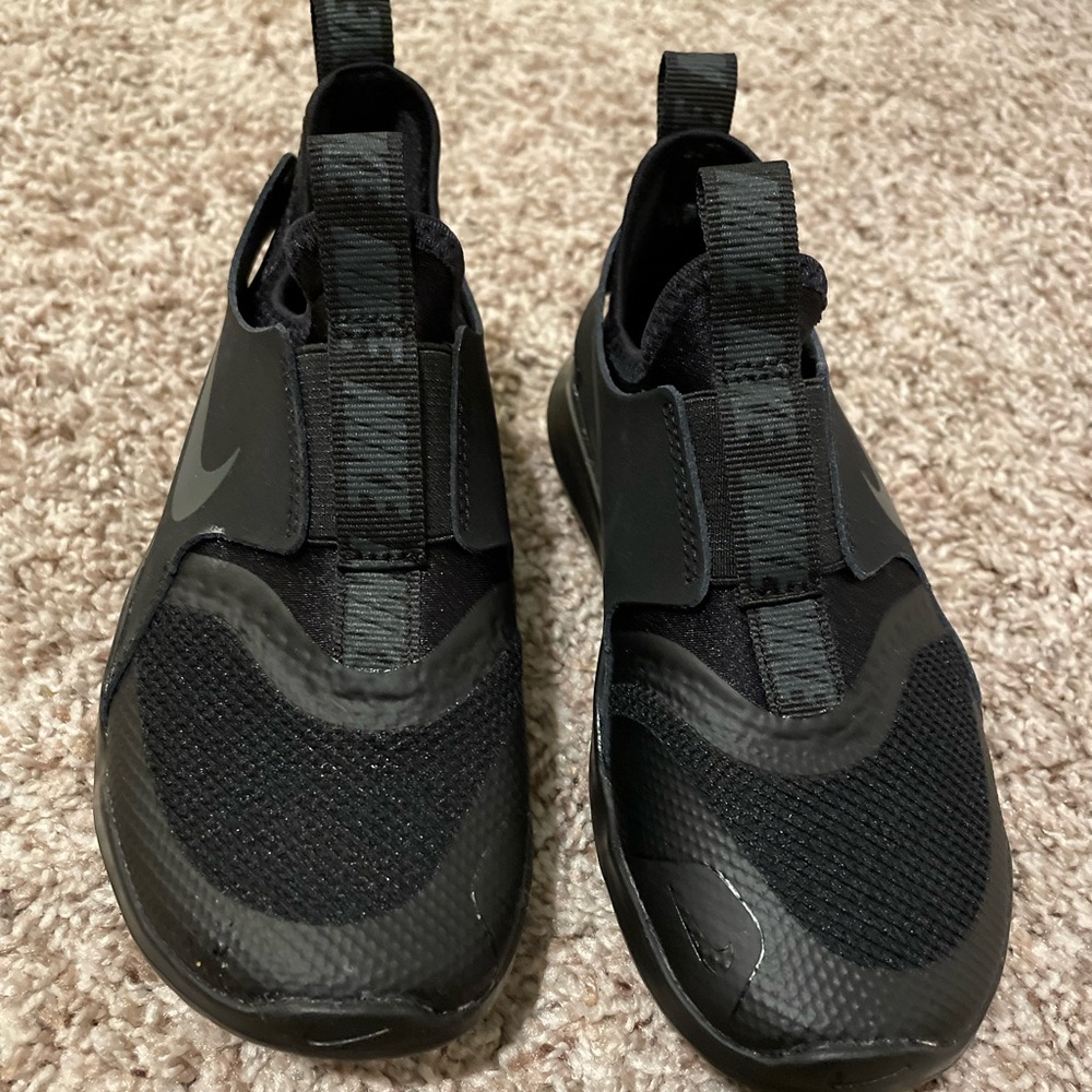 Black Nike flex run size 11.5.